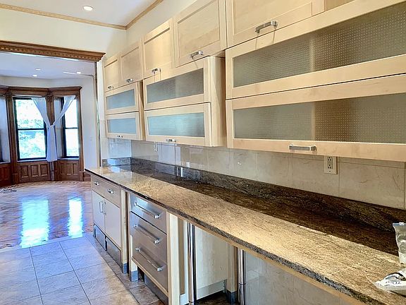 5th image of 878 Park Pl #2