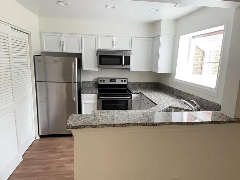 2602 S Arlington Mill Dr E — Photo 4