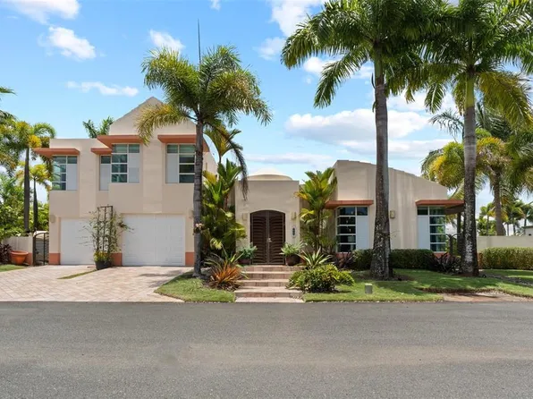 5 Paseo Las Palmas, Dorado, PR 00646