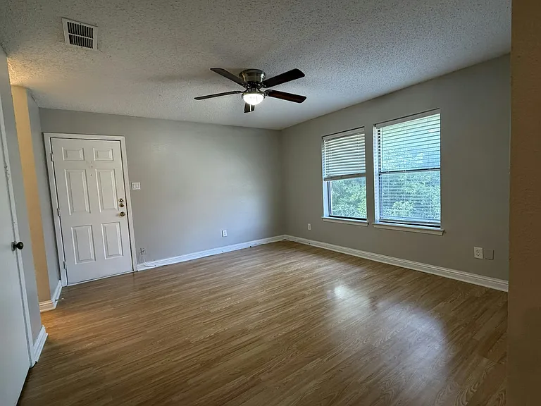816 Betty Ct #B — Photo 7