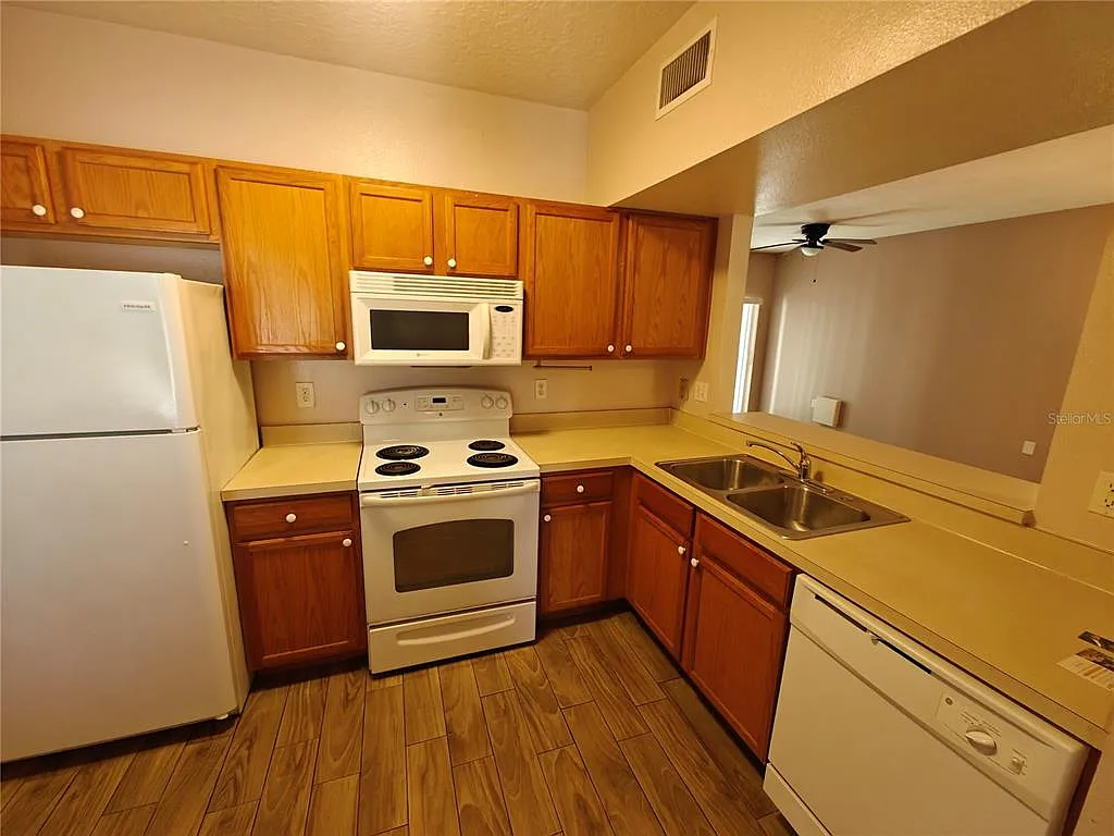 Building Photo - 6022 Portsdale Pl #102