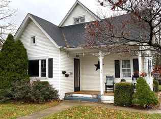 38 W High St, Mooresville, IN 46158