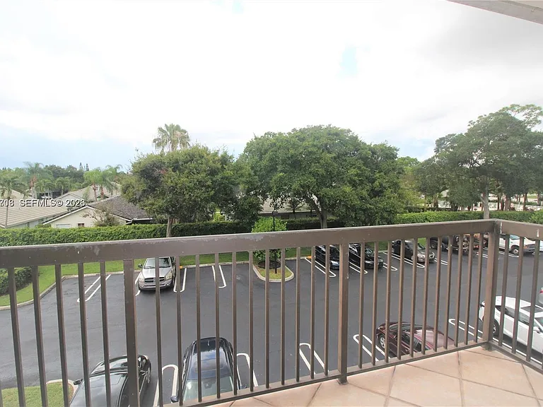 5641 Riverside Dr #303B1 — Photo 10