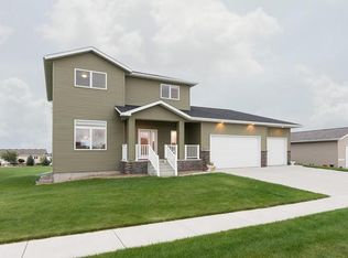 5105 Autumblaze Way, Bismarck, ND 58503