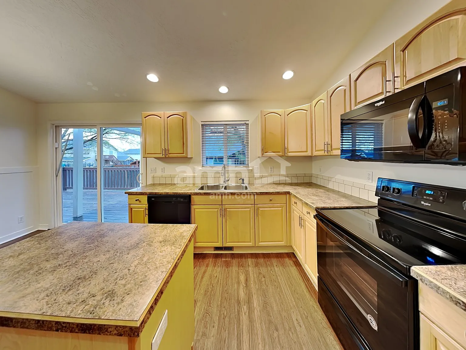 3 bed, 2.0 bath, 1614 sqft, $2,480 — Photo 3