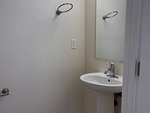 5th image of 13746 Cordary Ave #1