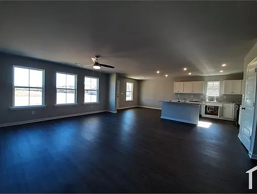 4 bed, 1840 sqft, $2,300 — Photo 3