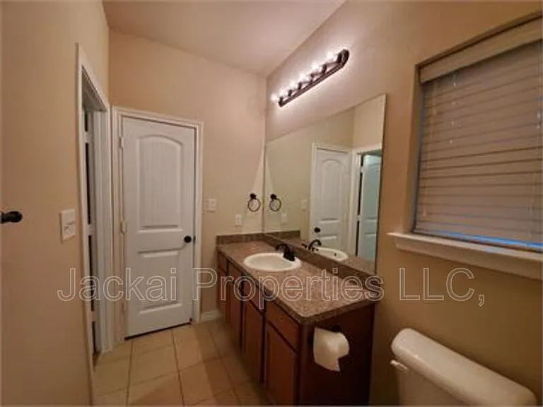 214 N Ricketts St — Photo 2