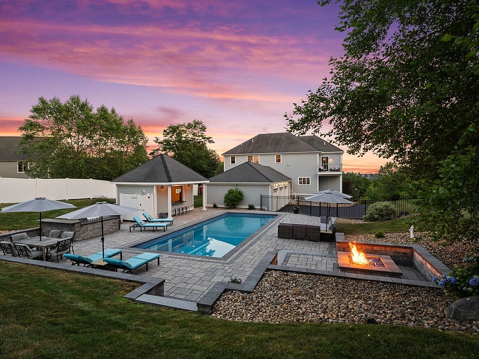 1st image of 7 Bridle Spur Ln