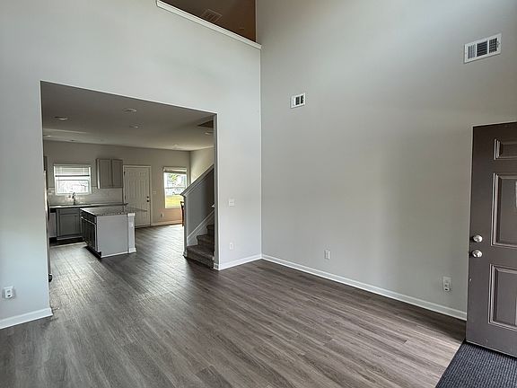 3rd image of 617 W Vincent Dr