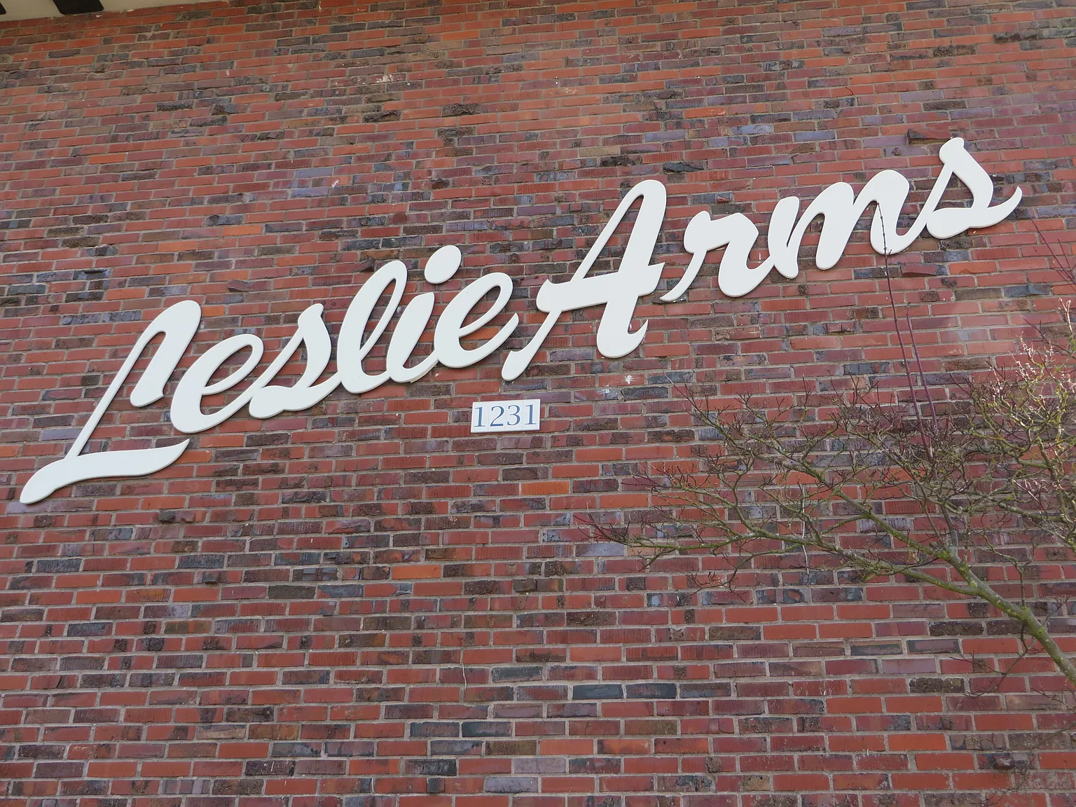 Leslie Arms — Photo 2