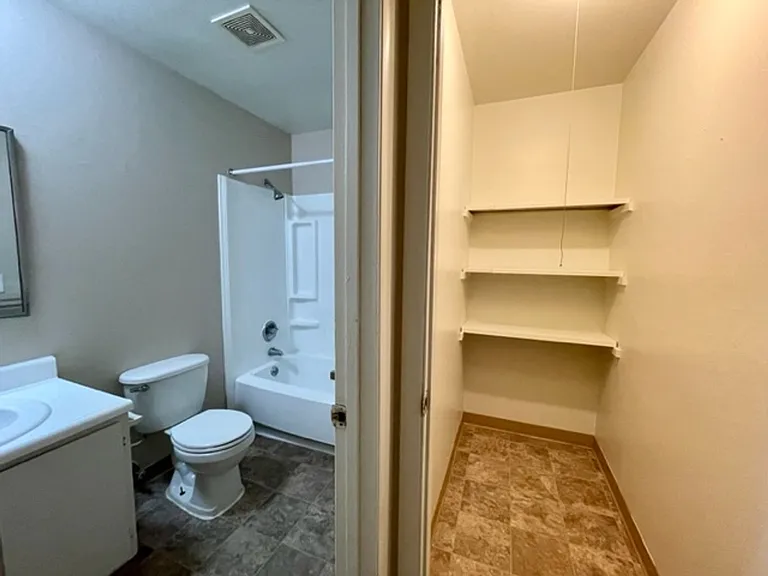 Oak Valley Apartments — Photo 44