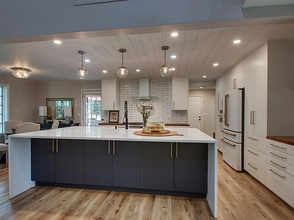 4th image of 4023 Marian Dr