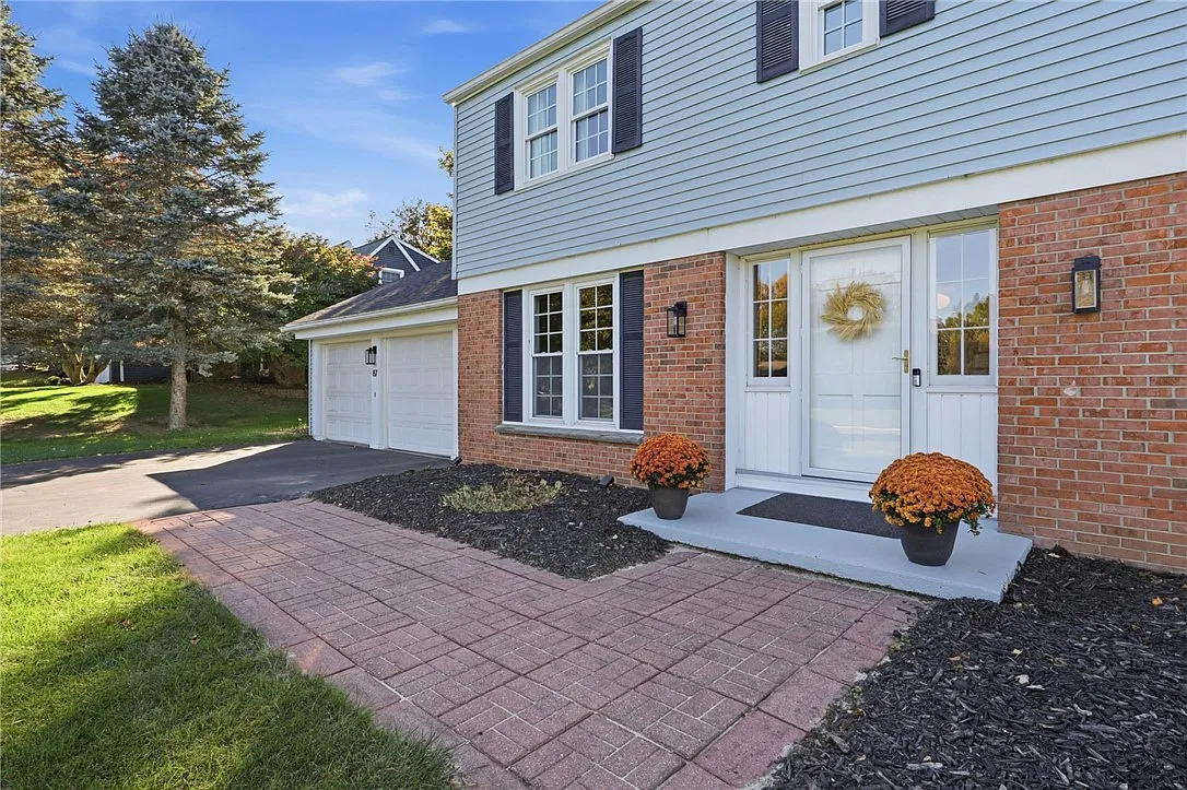 5 bed, 2.5 bath, 2490 sqft, $4,000 — Photo 4