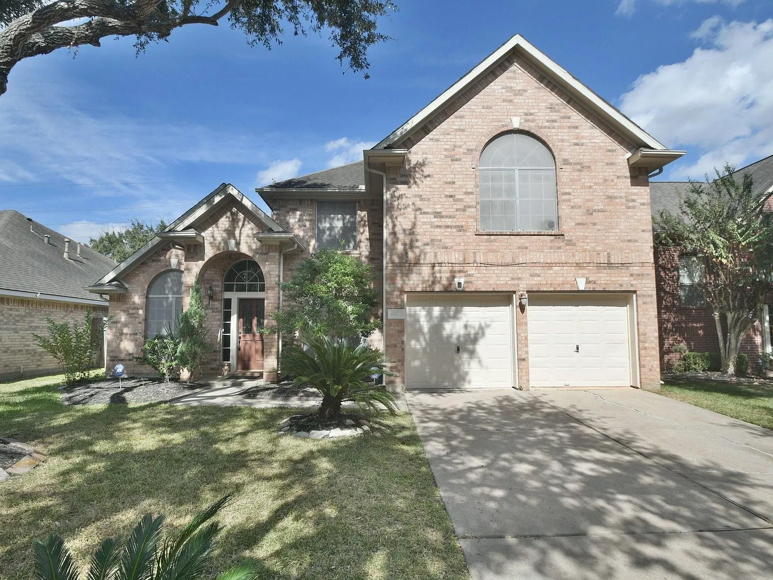 4 bed, 2.5 bath, 2244 sqft, $2,500 — Photo 2