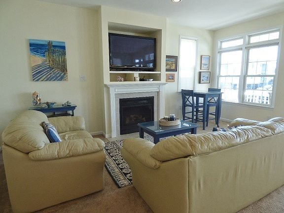 5th image of 3921 West Ave #C1