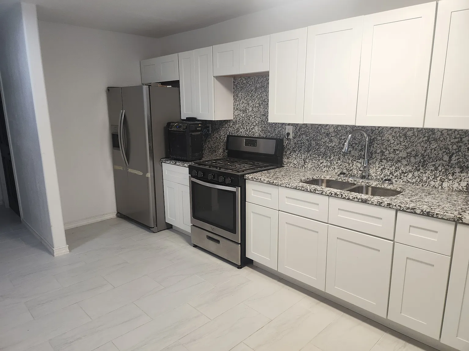 2625 W Hadley Ave — Photo 3