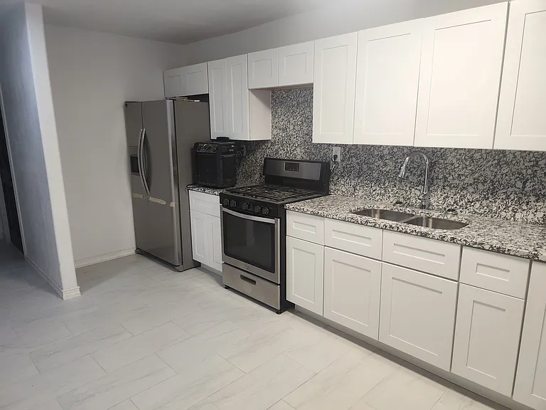 2625 W Hadley Ave — Photo 3
