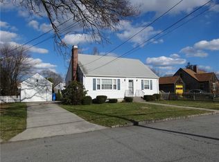 66 Kenyon Rd, Cranston, RI 02910