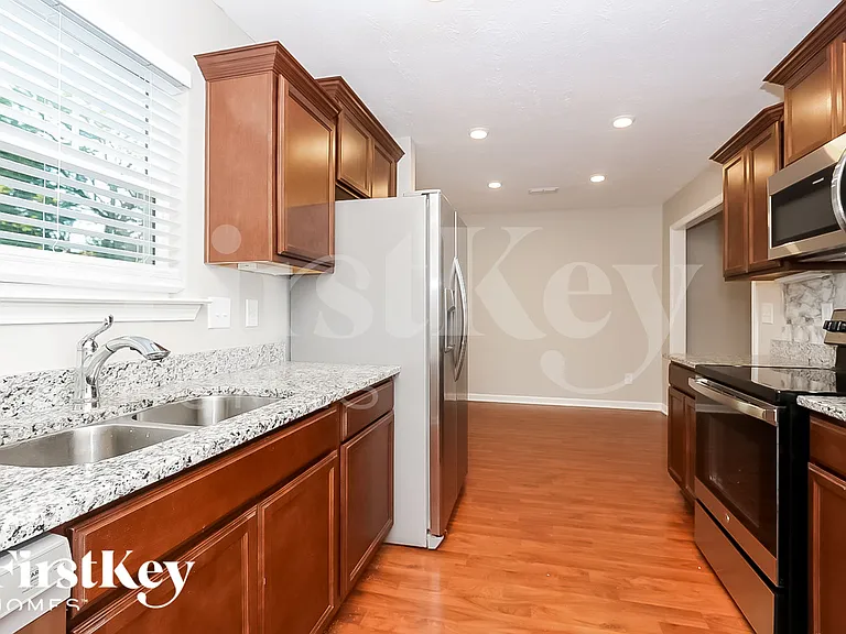 2116 Preserve Cir — Photo 9