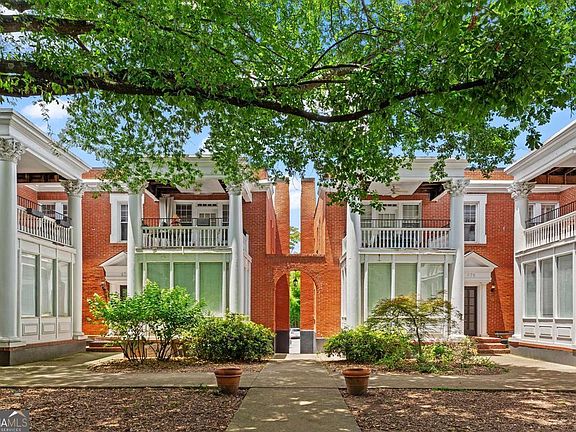 4th image of 872 Briarcliff Rd NE APT B2