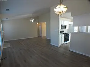 3277 Crossfield Ln — Photo 4