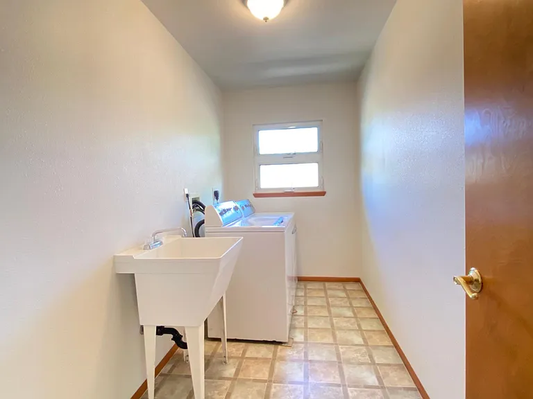 1136 Makaala St — Photo 49