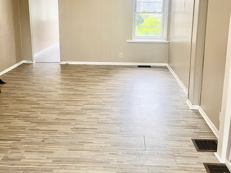 65 Railroad Ave — Photo 2