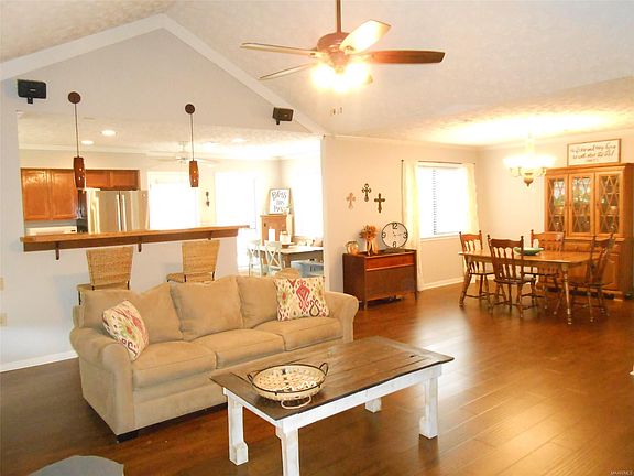 4th image of 4157 Johnstown Dr