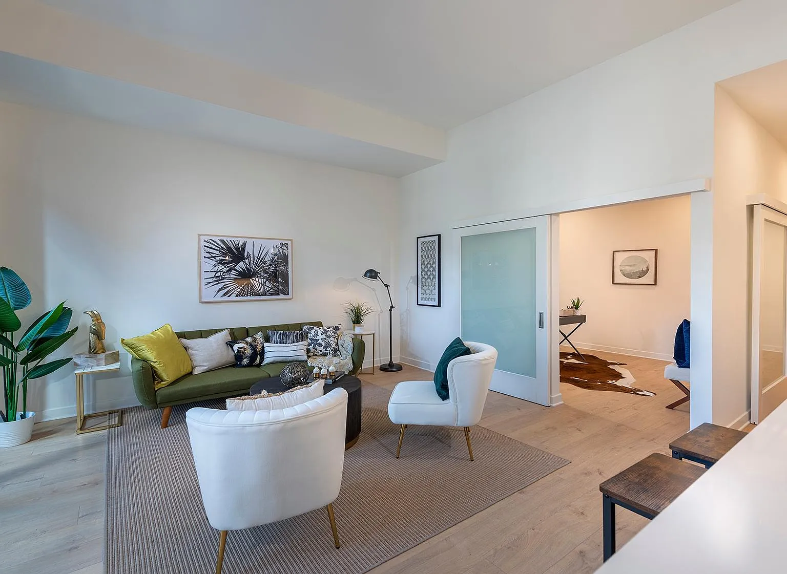 2 bed, 1330 sqft, $5,443 — Photo 4