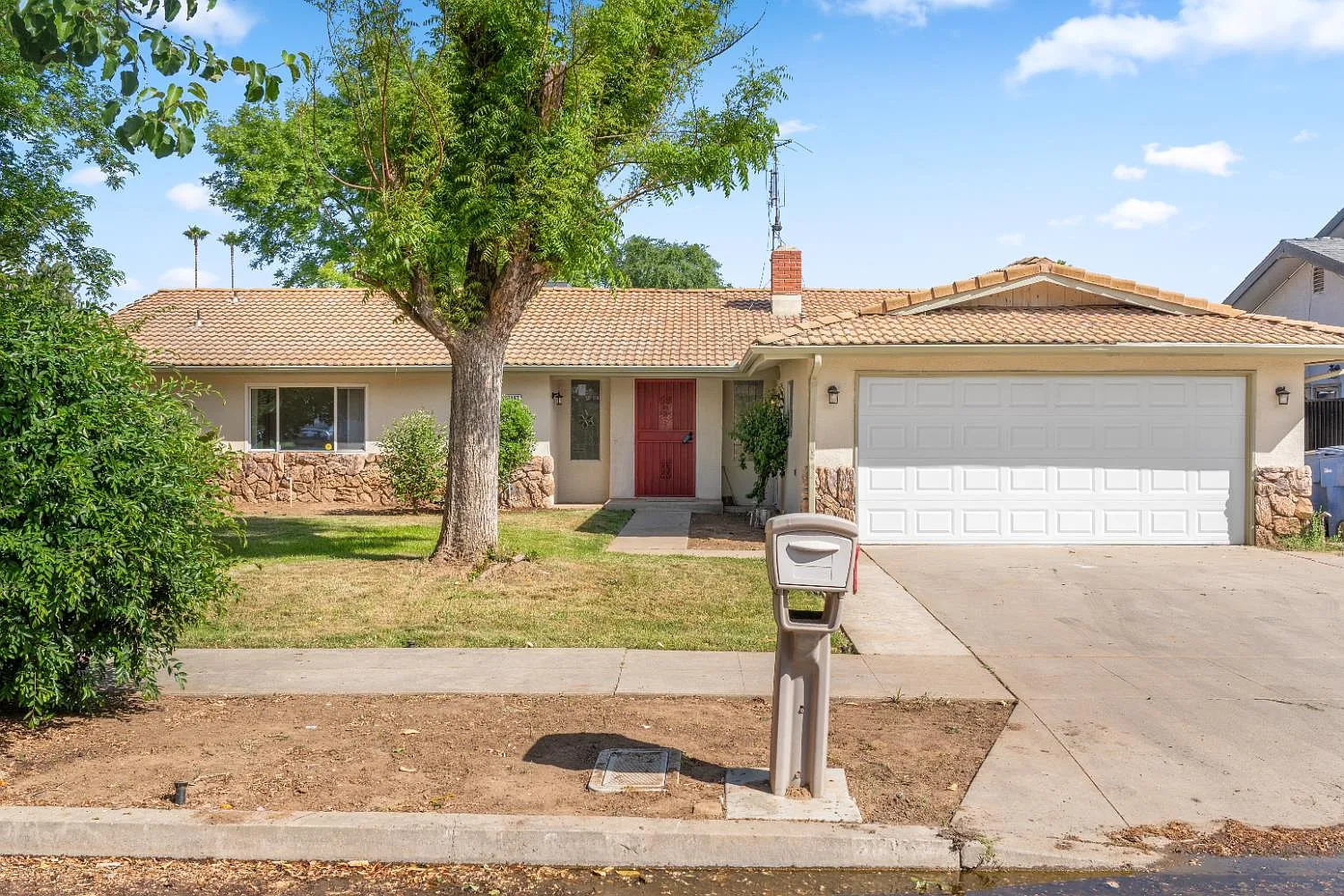 5167 E Dwight Way photo 1