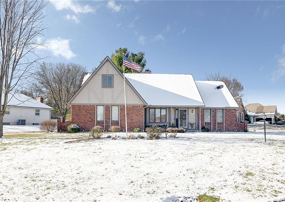 1st image of 520 Southwood Ln