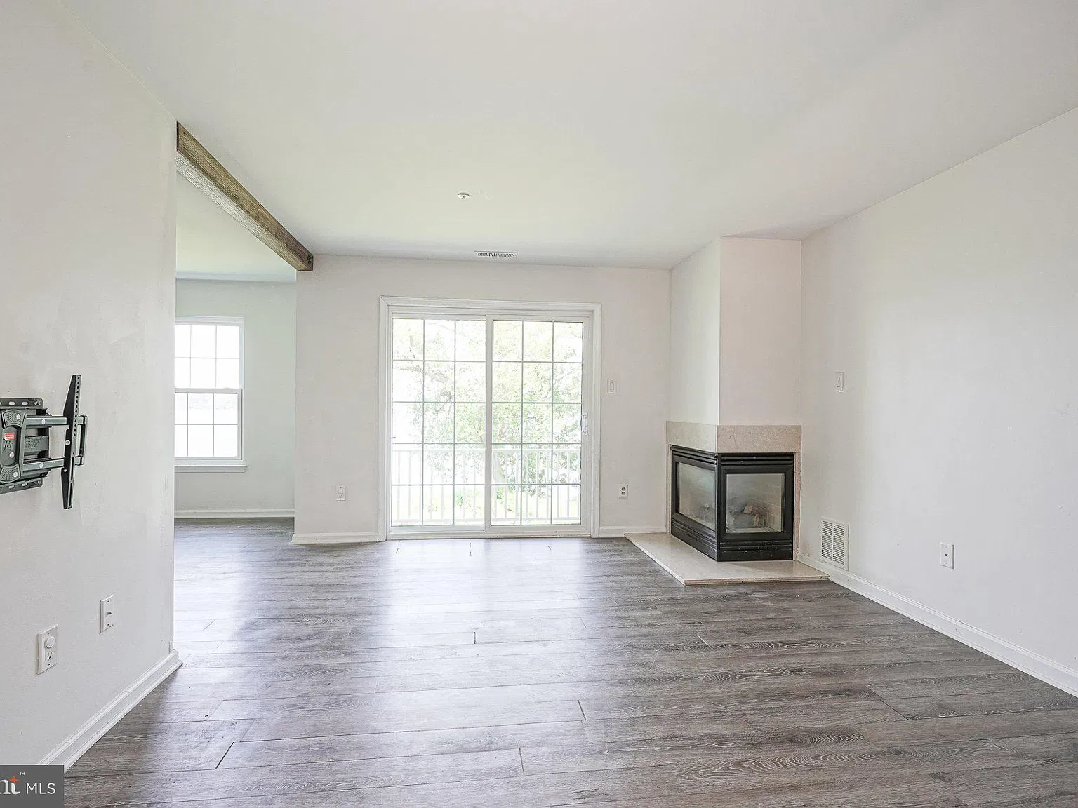 2 bed, 2.5 bath, 1500 sqft, $2,500 — Photo 4