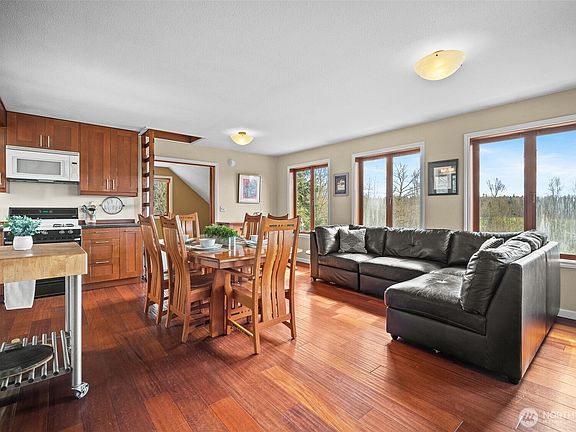 3rd image of 411 E Axton Road