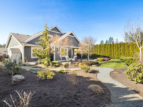 3rd image of 2567 McClaren Rd