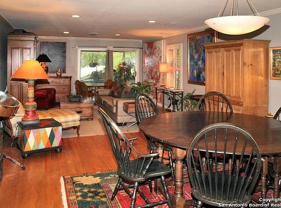 5th image of 328 E Lullwood Ave