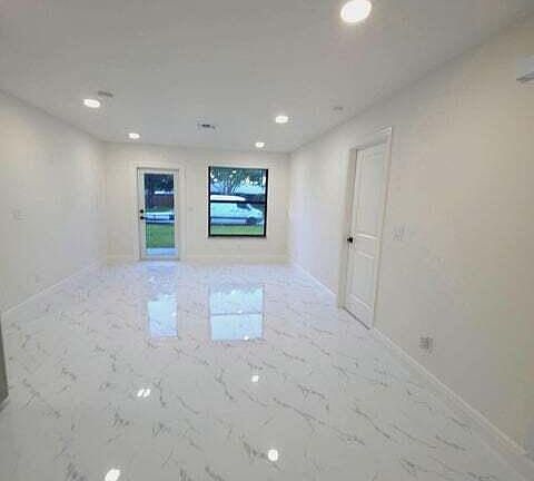 3rd image of 8001 Hibiscus Rd