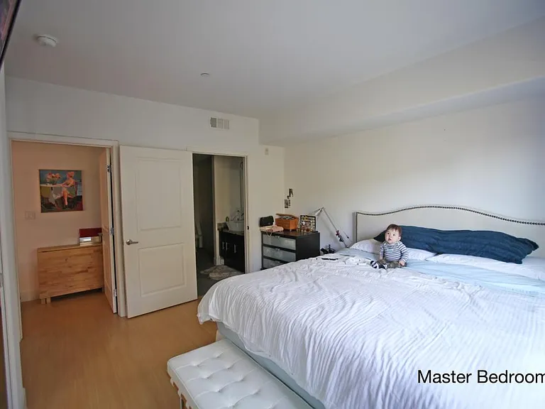 5232 Satsuma Ave #202 — Photo 18