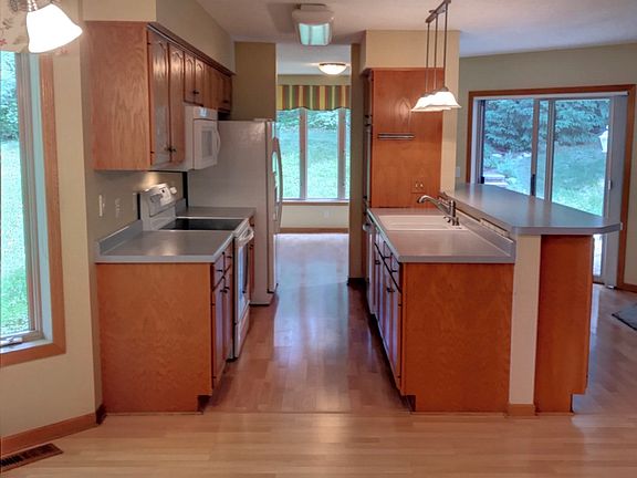 5th image of 510 Grandview Dr