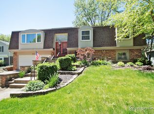 1025 Michaels Ln, Libertyville, IL 60048