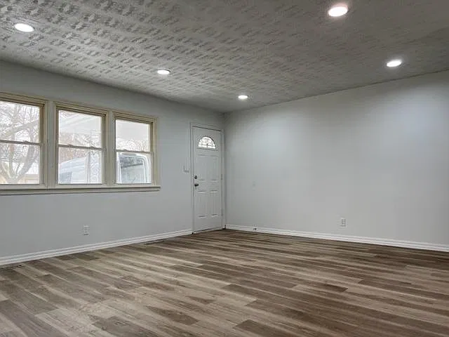 3 bed, 1272 sqft, $1,450 — Photo 2