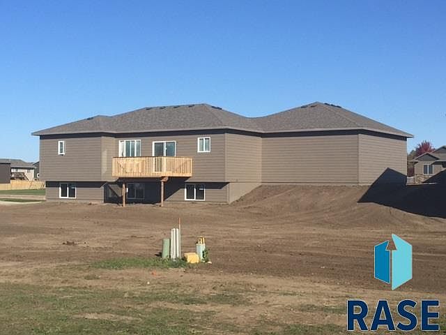 2nd image of 301 Columbia Cir