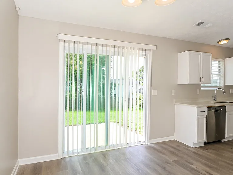 6149 Raleigh Oaks Ct — Photo 6