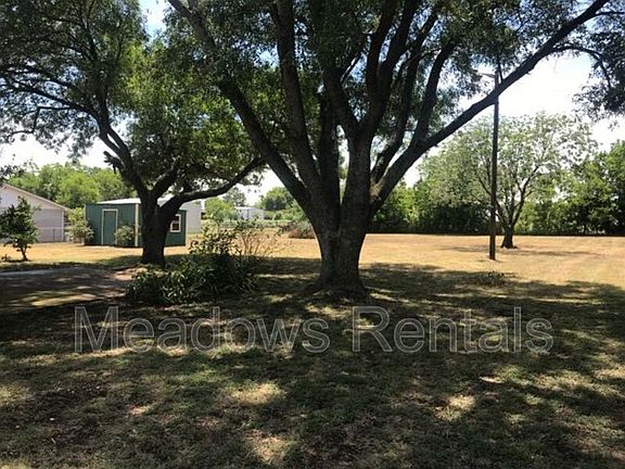 3rd image of 112 Towne West Dr