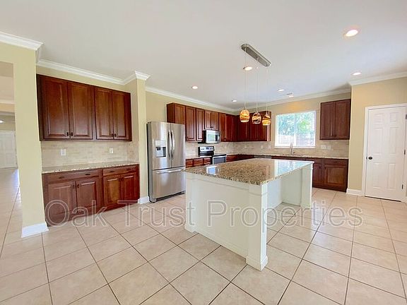 5th image of 416 Glenmore Dr