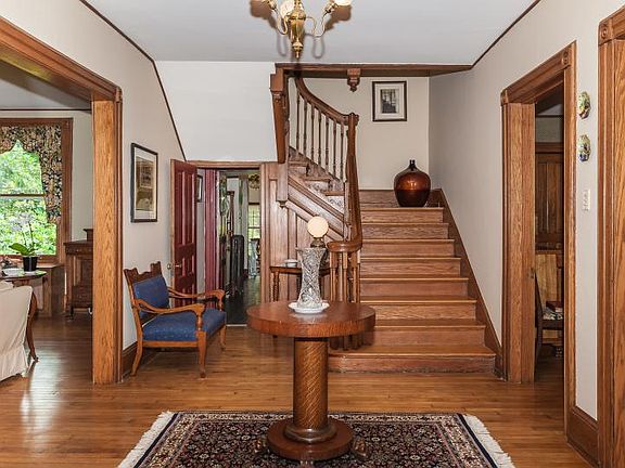 4th image of 228 Roseland Ave