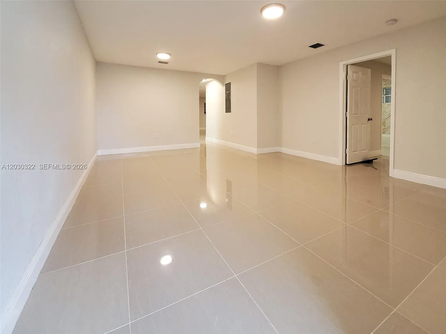 3 bed, 2.0 bath, 1450 sqft, $3,100 — Photo 3