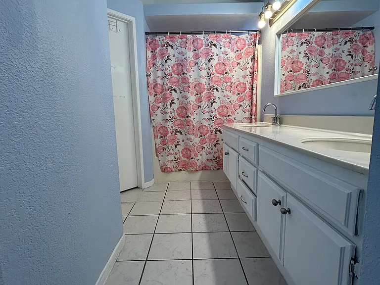 1460 Portrait St — Photo 6
