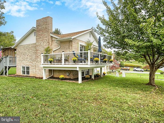 3rd image of 5030 Lilac Ln