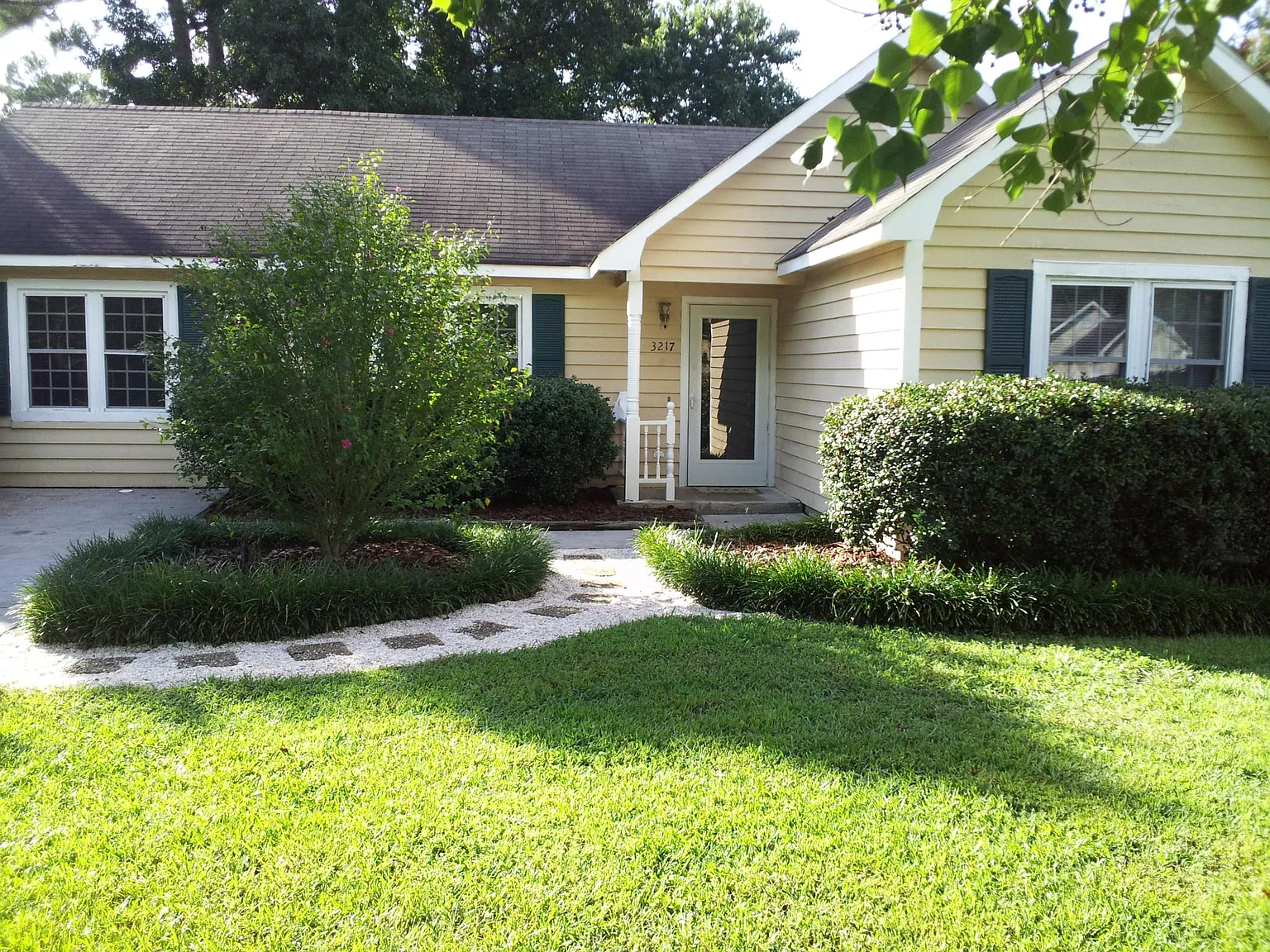 3 bed, 1488 sqft, $1,975 — Photo 2